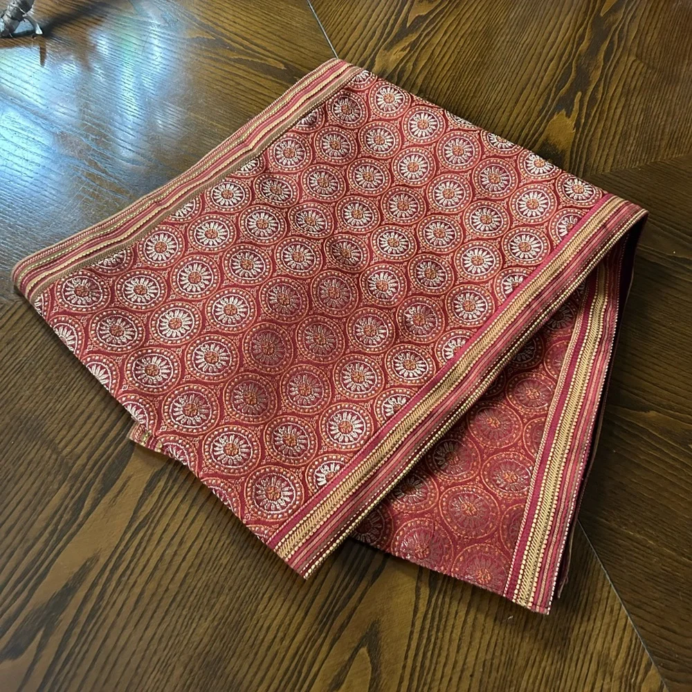 Vintage Burgundy & Gold Table-Runner